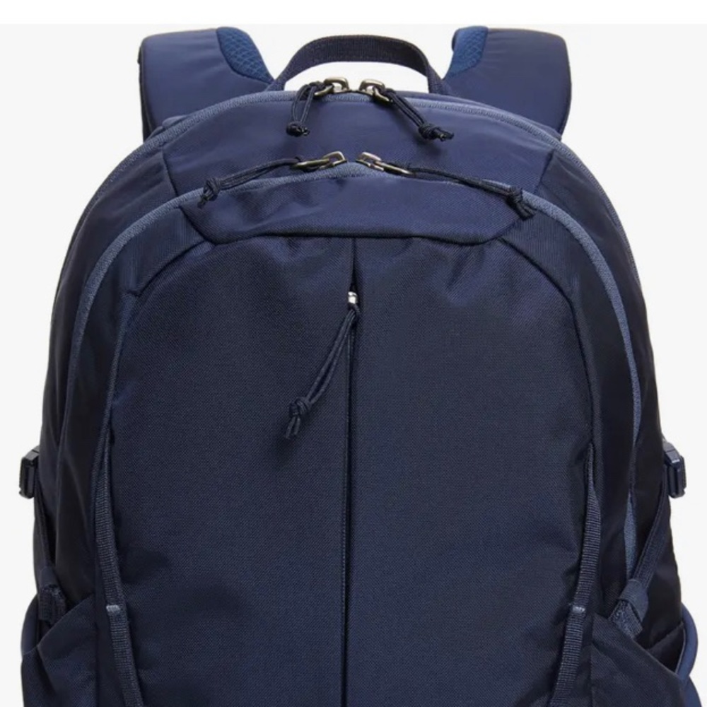 Refugio Patagonia Backpack
17"H x 11"W x 6 ½"D